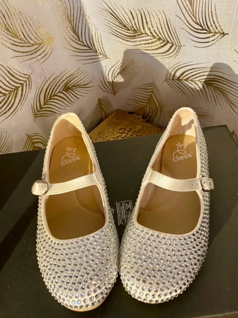 Size 1 in little girls brand: art class silver Rhinestone Mary Jane Flats